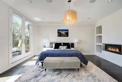 Image de 4 bedroom lux contemporary home close to Downtown Toronto, and Lake Ontario