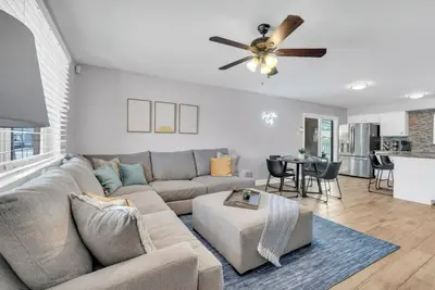 Image de Charming 3-bedroom house in Glendale with WiFi, Ac, Pool, & Grill