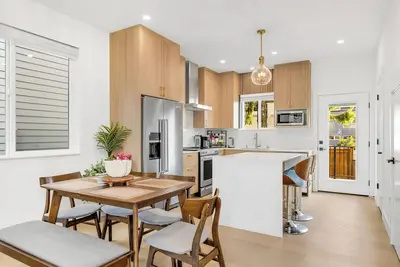 Image de Brand-New Modern Home - Near Downtown, Airport & Stadiums