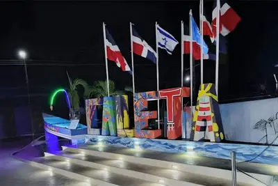 Image de New! LaRomanaDR SecludedJourney