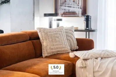 Image de Exclusive Sanctuary: Elegance Meets Comfort