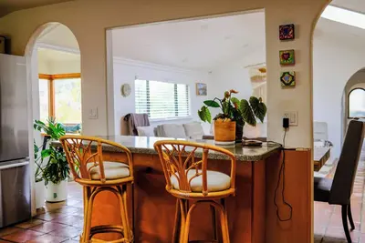 Image de Coastal Artist Retreat with Hot Tub