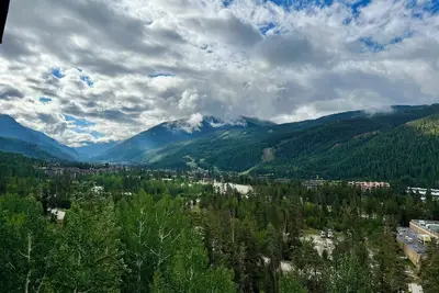 Image de Spacious 1526sqft High Floor Corner Condo w Stunning Views, Ski Shuttle, Hot Tub