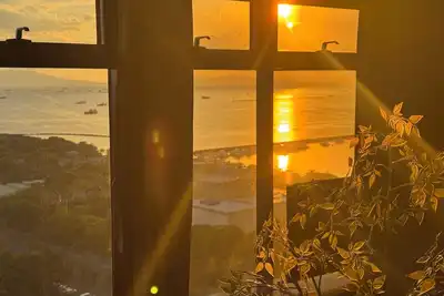 Image de 🌅 Staycation at Manila Bay | Pet-Friendly Premium Condos w/ Pool & Netflix