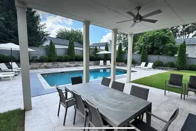 Image de Spacious 5-bedroom house w Saltwater pool close to Braves, Pg baseball, Roswell