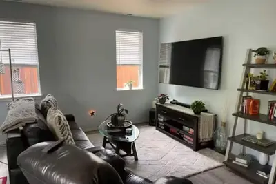 Image de Conveniently located, 2 bedroom w/charming patio