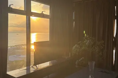 Image de Levi & Moon's  Luxurious Haven in the Sky 2 bathrooms