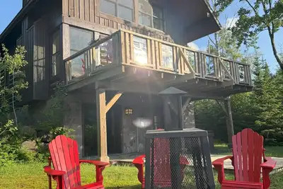 Image de 🏡 Chalet Inukshuk – Luxury Log Cabin with Spa, Lake View & Club Access near Mont-Tremblant