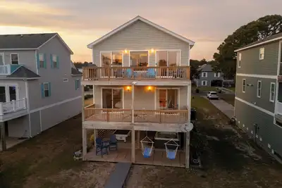 Image de Sunset on Soundview! Waterfront! Pool Access! Bring Your Boat!