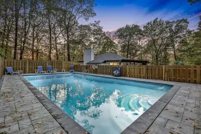 Image de Saltwater Heated Pool • Perfect Escape\n in Warwick