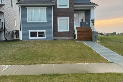 Image de New 3br Home with A/C and Double Garage in family friendly neighbourhood