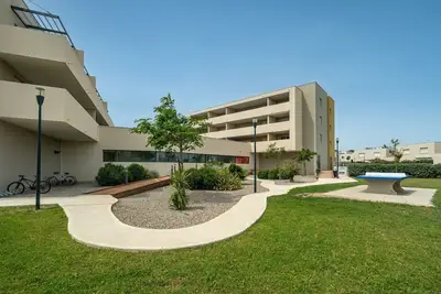 Image de Appartement en bord de mer avec piscine