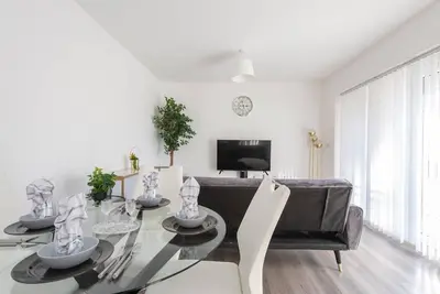 Image de Secured  2-bedroom apartment with balcony and free parking - Maidstone