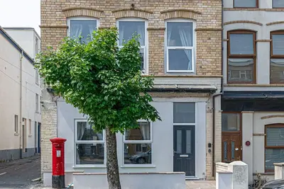 Image de Joli appartement pour 15 personnes avec bain à remous, Wifi, terrasse et animaux admis