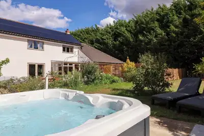 Image de Holly Farm And Annexe, pet friendly, with hot tub in Brantham
