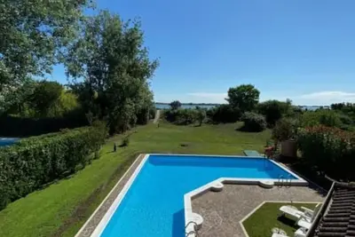Image de Villa Albarella avec vue sur la mer et piscine