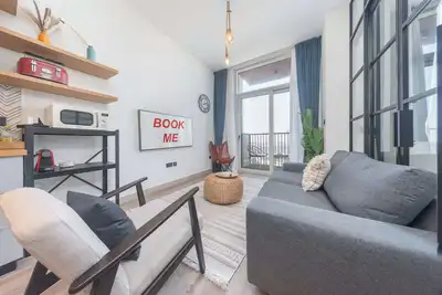 Image de StayShort - Wonderful 1br in Dubai Hills Perfect for 4!