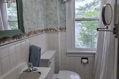 Image de Cozy Lake house, Large Enclosed Porch, Private beach