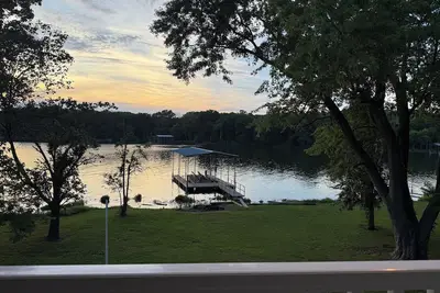 Image de Rhythm & Reels Retreat - Lake Front Getaway: 30 min. from Nashville