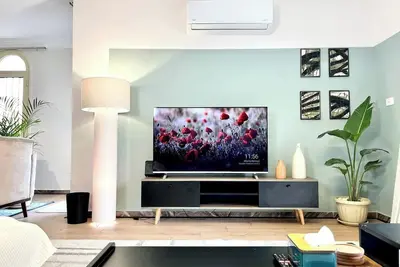 Image de 6th of October Sun & Shade