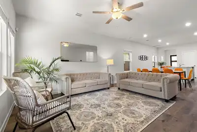 Image de New 4br Retreat with Game Room + 75” Tv  Near The Woodlands Trails & Shops