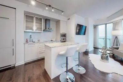 Image de Luxury 2 Bedroom/2 Bathroom Downtown Toronto Condo!