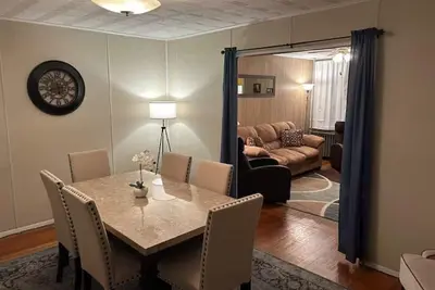 Image de Charming 2-bedroom townhome in Coaldale close to St Lukes Hospital.