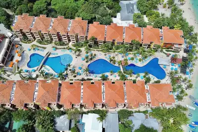 Image de Infinity Bay 2 bedroom, 2 bath, top floor updated condo.