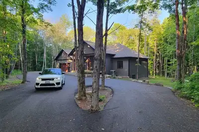 Image de Muskoka Luxury Cottage Retreat | Beach, Hike, Golf, Ski, Provincial Parks & Town