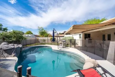 Image de House with Pool! Conveniently located in Phoenix
