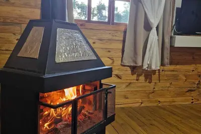 Image de Complete Site, With Fireplace, Family and Friends!