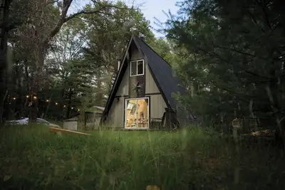 Image de Charming A-Frame Cottage, Hot Tub, Fire Pit, Near Golf & Lakes, 35min to Dells!