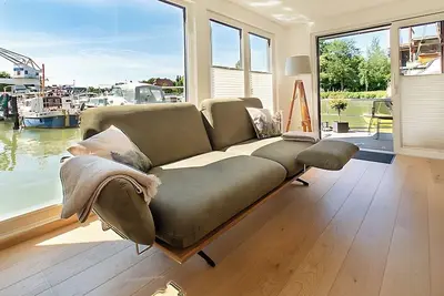 Image de Houseboat Ankerloft - vacation on the water in the middle of Hanover's marina!