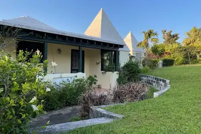 Image de Charming Secluded Garden Setting cottage with WiFi and Ac in lovely Sandys