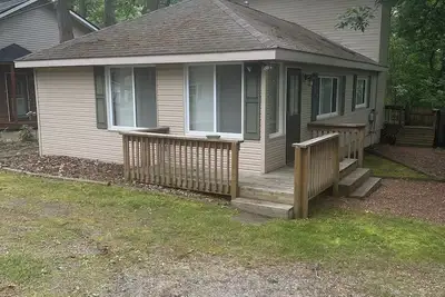 Image de Charming 3-bedroom cottage with WiFi and Ac in welcoming Brooklyn