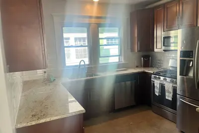 Image de Hot spot on hertel. 3Br modern space in Buffalo steps away from the shops/clubs