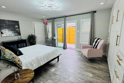 Image de Charming, safe, beautiful 2-bedroom house with Everything