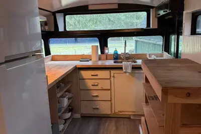 Image de Cozy Renovated Bus