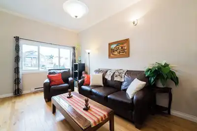 Image de Cozy, Relaxing Family-Sized House / Near The Ferry, Parks, Shopping & Downtown