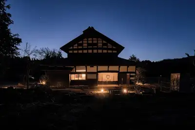 Image de Spend a relaxing time with your loved one in a 120-year-old farmhouse. Enjoy the lovely satoyama time watching the ears of rice swaying in the wind, listening to birds singing, and looking up at the starry sky!