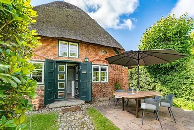 Image de Kapitänshuis - Captain's house on Sylt with garden, terrace and comfortable