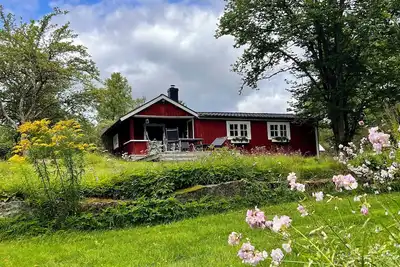Image de Top renovated red vacation home in Ädelfors by the river Emån, in Småland.