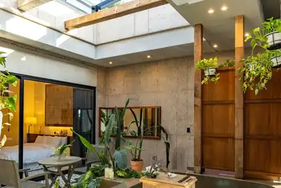 Image de Villa à Jeju, Corée – piscine privée, jacuzzi et charme tropical