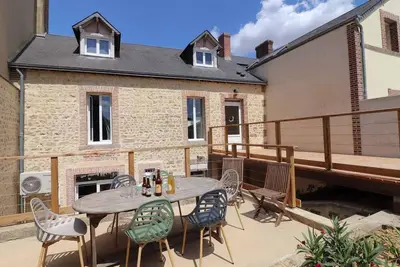 Image de Maison familiale au cœur du village avec jardin clos et terrasse