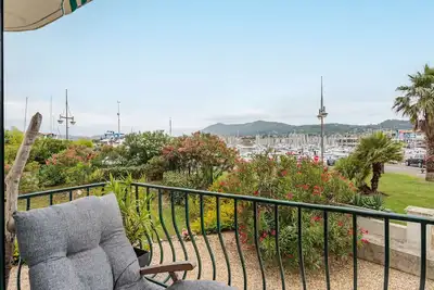 Image de Appartement avec vue sur le port, parking, proche plage