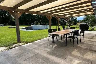 Image de Gîte nature avec salle cinéma et piscine – Idéal familles et groupes d’amis!