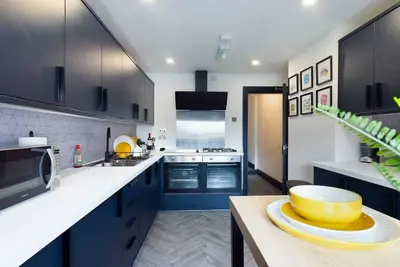 Image de Sefton park maisonette ideal for Contractors/large groups