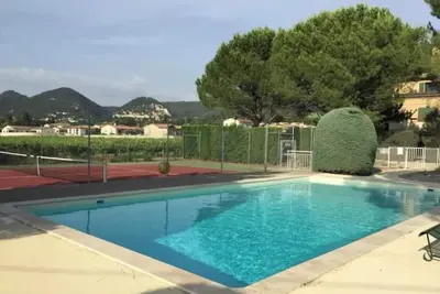 Image de Sablet - piscine - tennis - à 200m du centre du village  - dans les vignes