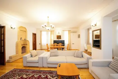 Image de Stay Inside Baku’s Ancient Fortress Walls