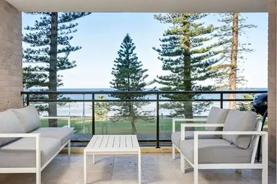 Cozy Beachfront Getaway